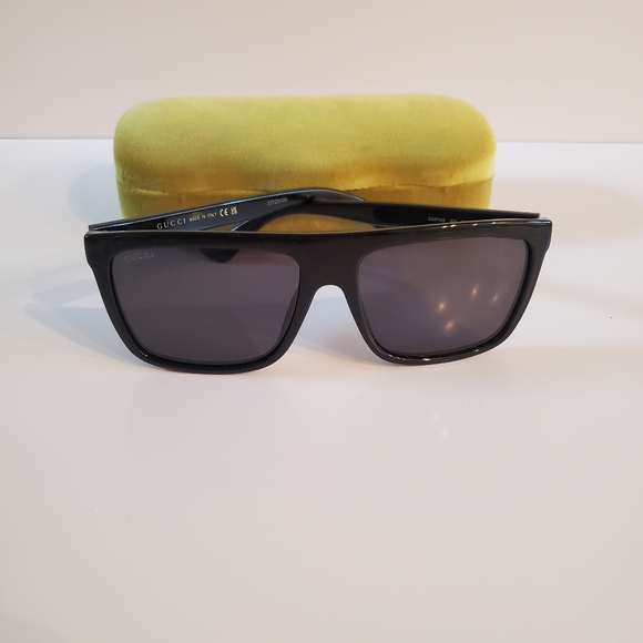 Sunglasses Gucci - Picture 2 of 4